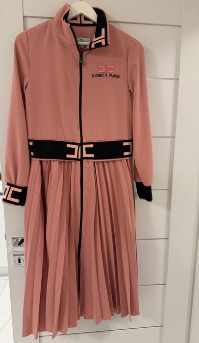 Стилна рокля пепел от рози Elisabetta Franchi