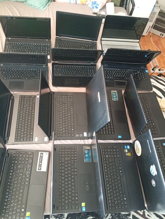 Vând mai multe laptopuri de la dual core la i7