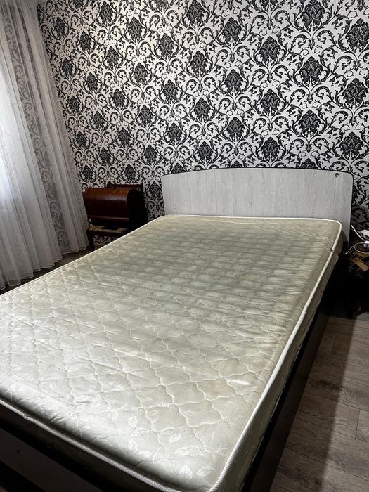 Кровать в хорошем состояний