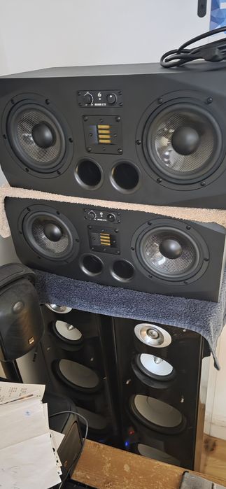 2 Adam audio AH77