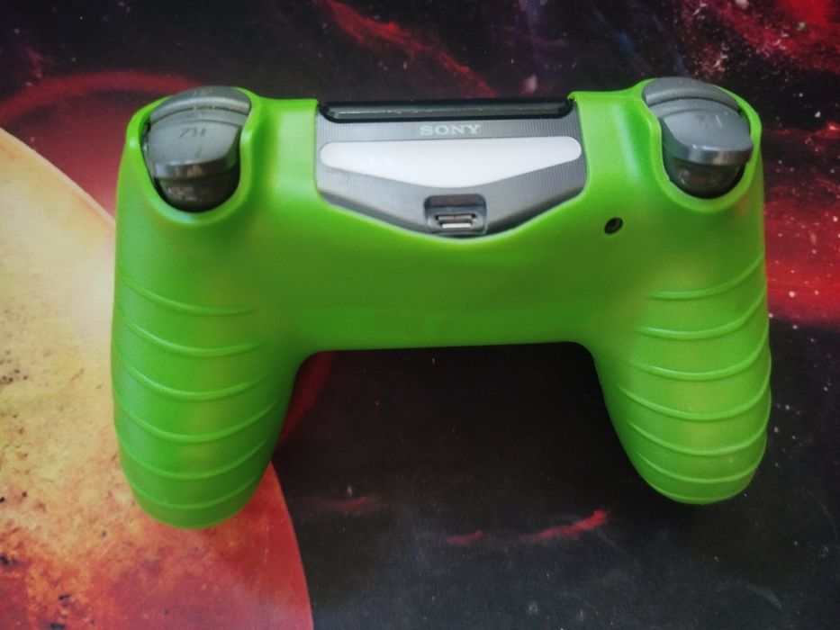 Vând controller de PS 4, original