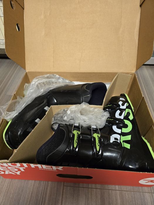 Vând clăpari Rossignol Comp Junior mondo 25