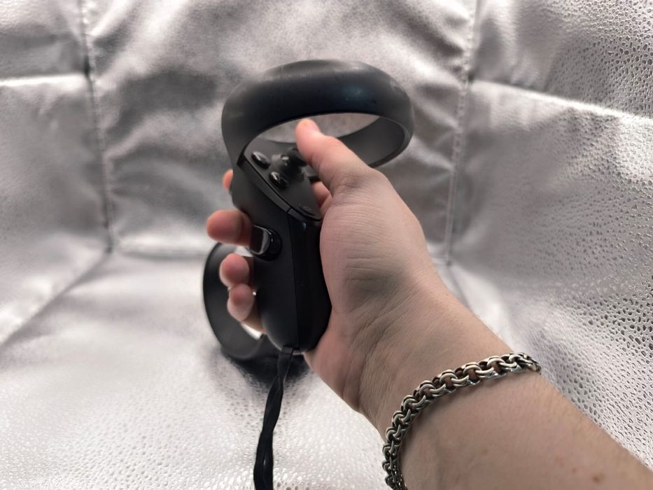 Oculus Rift 3 + контроллеры + DisplayPort кабель