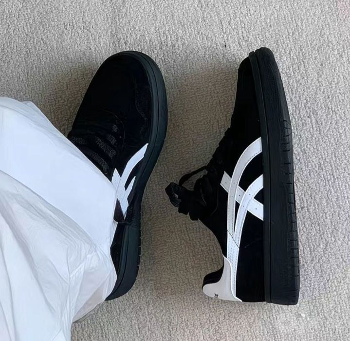 Trendy ayollar krossovkasi