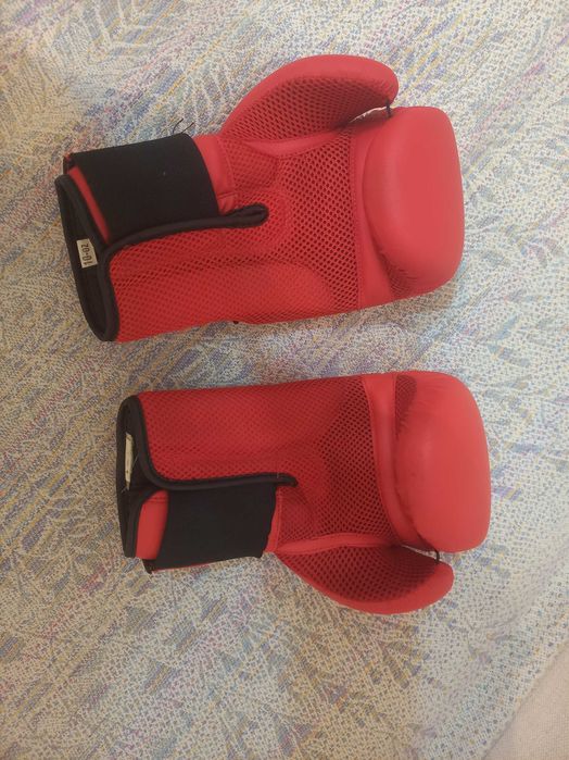 Боксерские перчатки