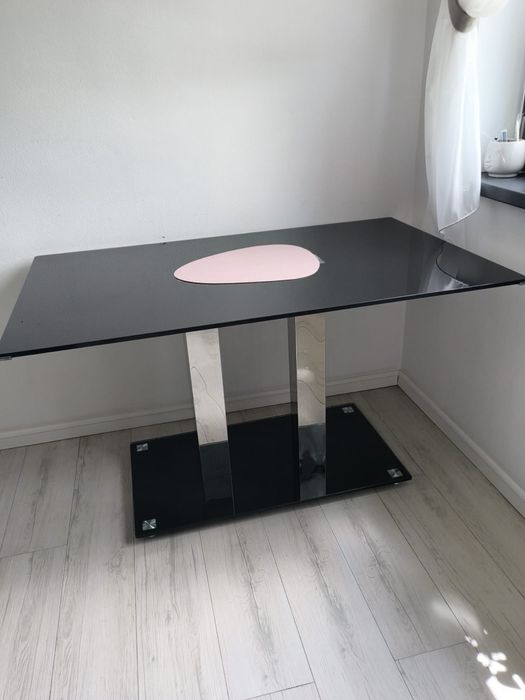 Masa de sticla neagra