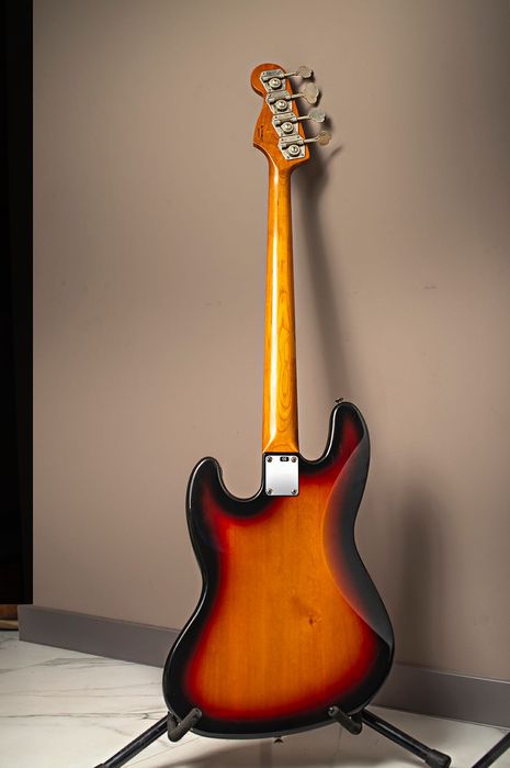 Fender Jazz Bass – Made in Mexico (2002) – + калъф и стойка