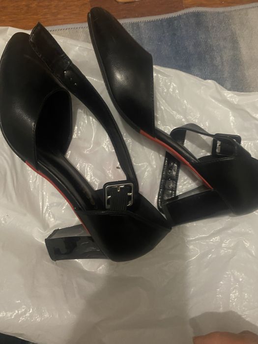 Продам женские туфли