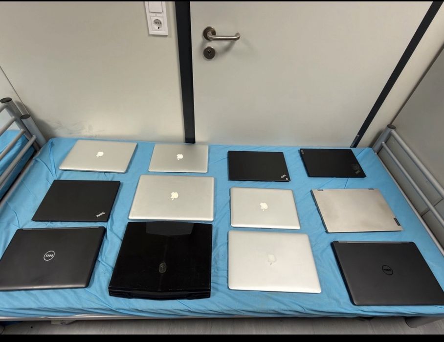 Lot 49 Laptop uri