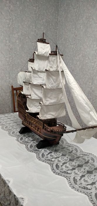Корабль сувенир из древесины