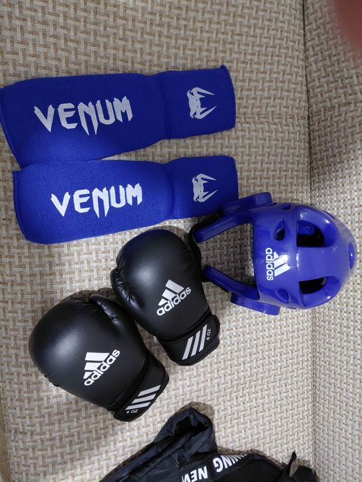 Продам шлем перчатки защита ног