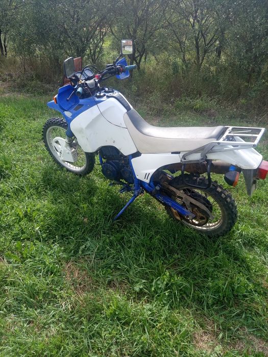 :: Suzuki DR 750::