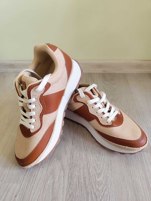 Нови оригинални спортни обувки Guess