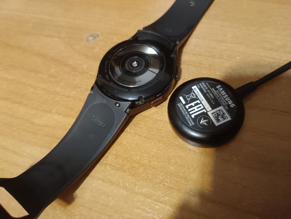 Продам обмен смарт часы GALAXY WATCH 4