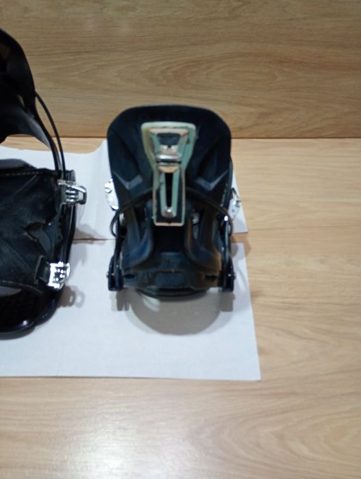 Vând legături snowboard mărime L