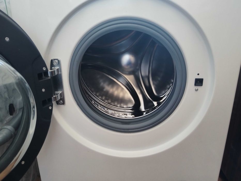 Mașina de spălat slim Heinner HWM-H7014,7 kg,motor invert,stare impecabila.