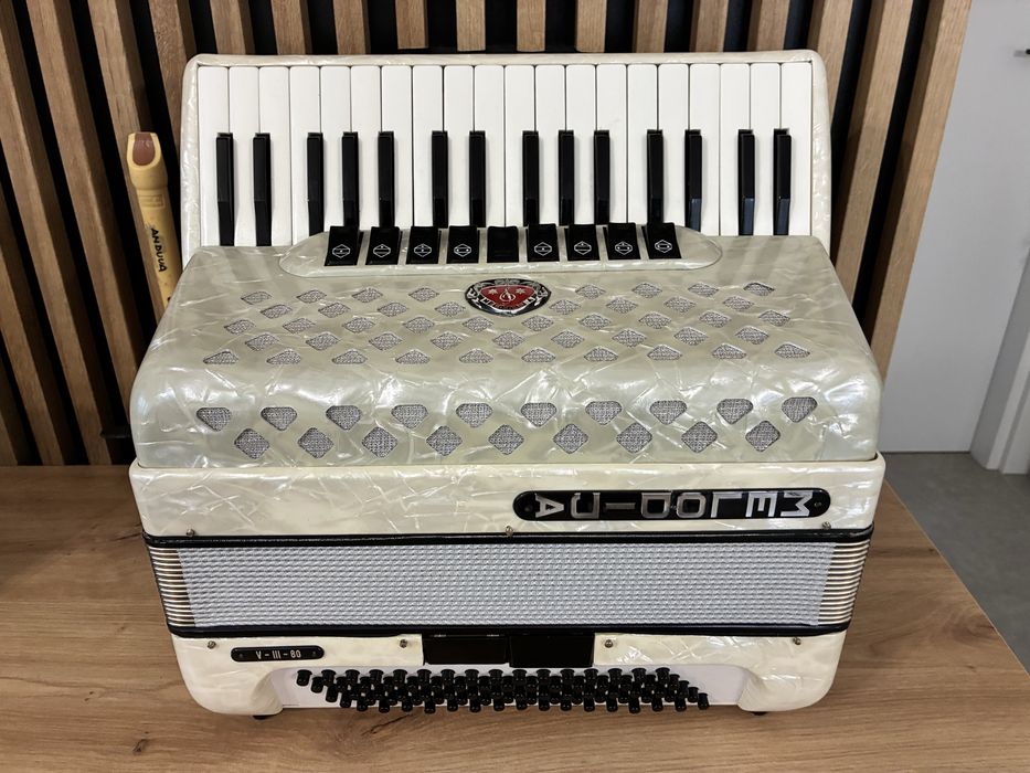 Acordeon Hohner/Melojdia cu 80 basi