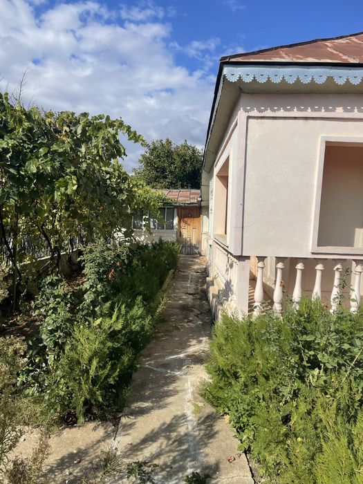 Vand casa  cu toate utilitatile