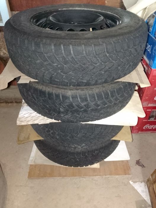 Продаётся комплект колёс в сборе с зимними шинами на Кобальт и Спарк