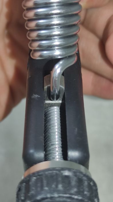 Регулируемый эспандер 5–60 кг — почти новый — 25 000 сум (срочно)