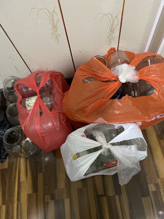 Банки продаются 3л 1,5л