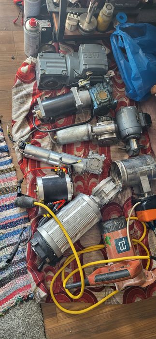 Motoare monofazice trifazice cu reductoare mai multe bucăți