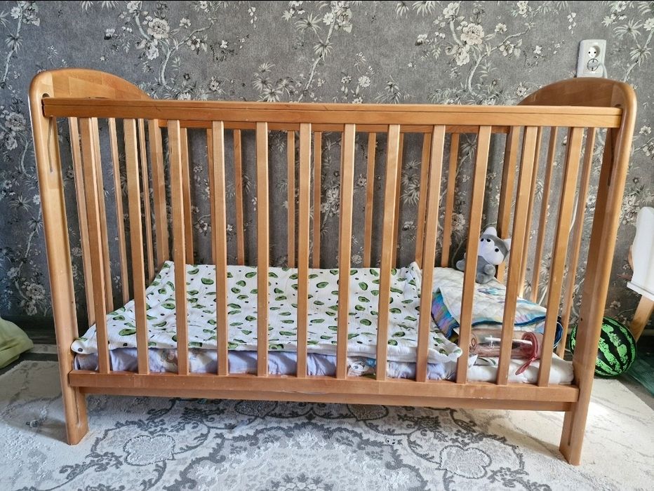 Детская кроватка
