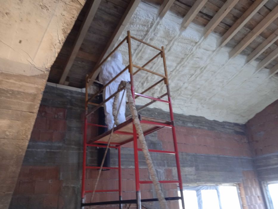 Izolație cu spuma poliuretanica celula inchisa sau celula deschisa