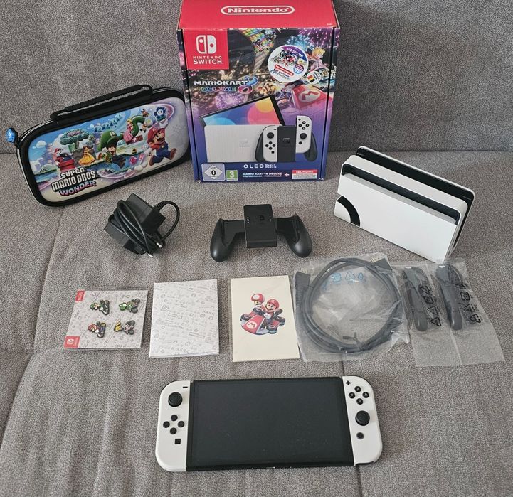 Nintendo Switch OLED Mario Kart- Deluxe 64 GB