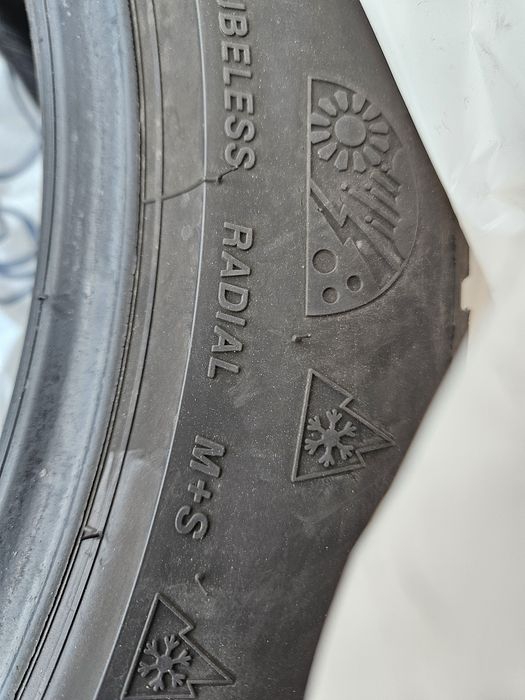 Vând 4buc  225/50/R17 Brigestone DOT 2022