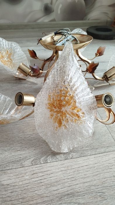 Продам люстру.    .