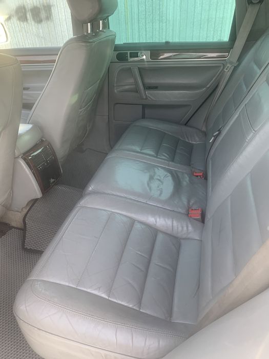 Машина Volkswagen Touareg