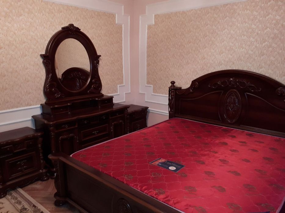 Продам спальный гарнитур.