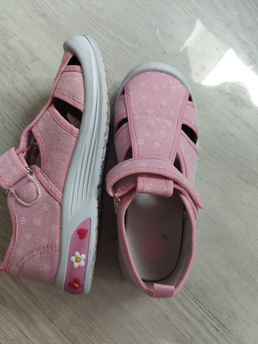 Обувь для девочки .Можно носить в саду .