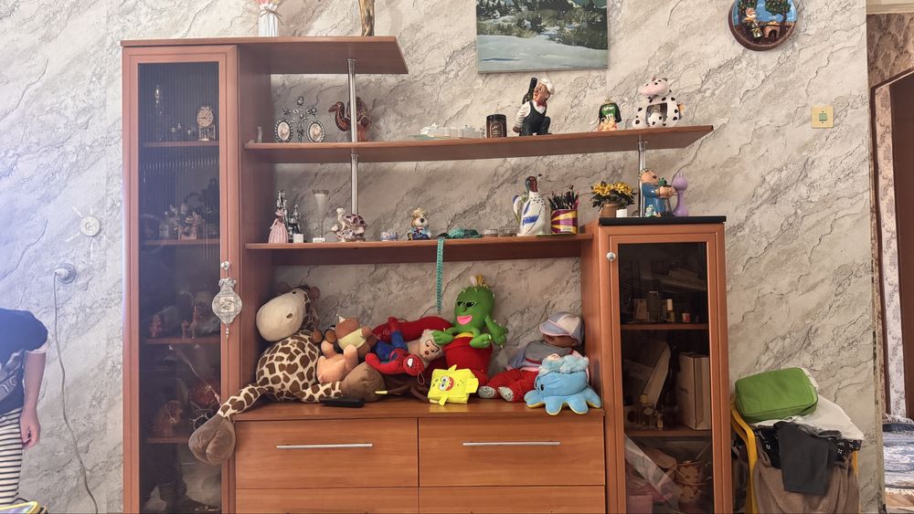 Горка б/у в хорошем состоянии шкаф сервант