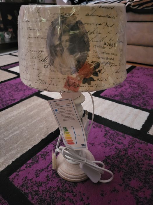 Veioza noua cu eticheta si cu folie