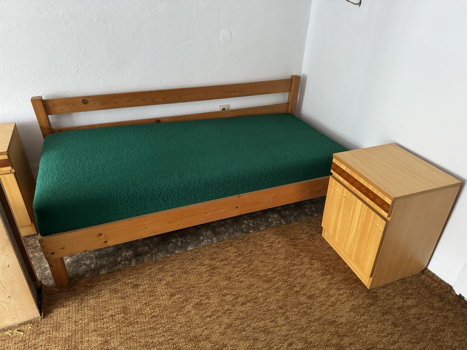 легла шкафчета и тоалетка, гардероб