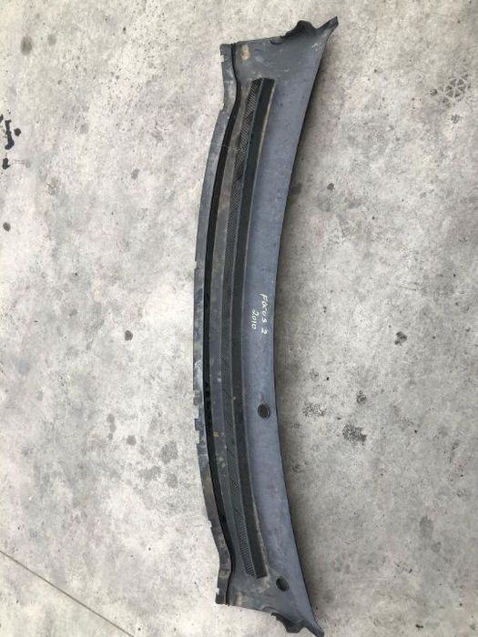 grila capota ford focus 2