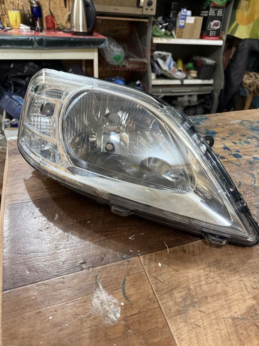 Фара ларгус правая