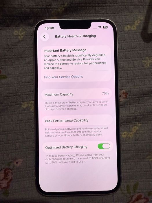 iPhone 13 в отличном состоянии.