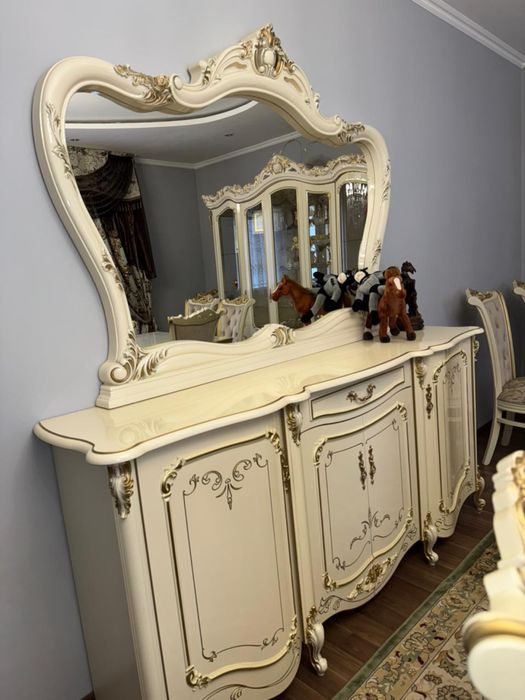 продается камот, сервант, стол с стульями