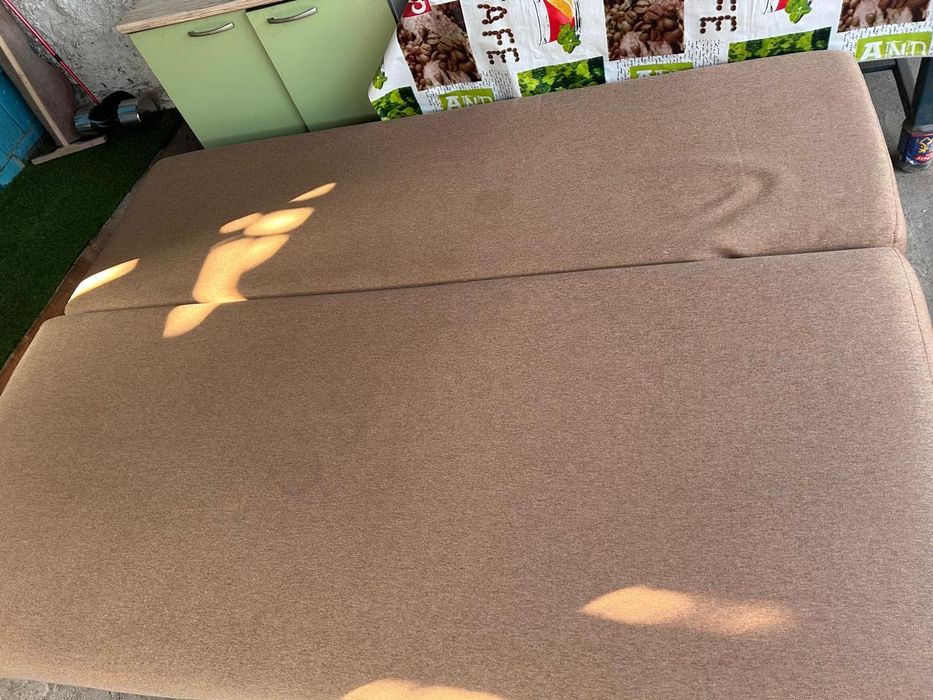 Диван продаётся в хорошем состояние не првыный