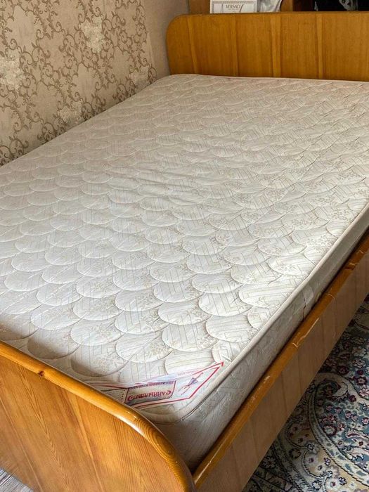 продам полноразмерную кровать