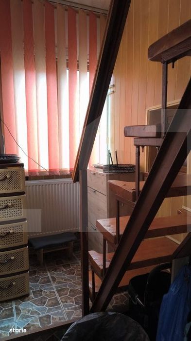 Casa,6 camere ,curte comuna in zona buna