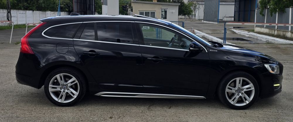 Volvo V60 Plug-In Hybrid * 283 Cp * Summum * R-Design * 4x4 * Key-less