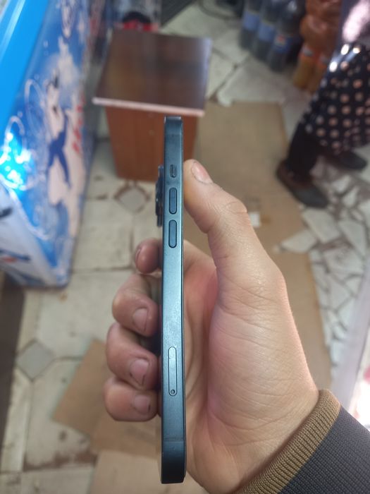 Продаю iPhone 13