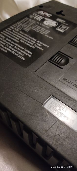 UPS (Uninterruptible Power Supply) APC Back-UPS ES 400 de la Schneider