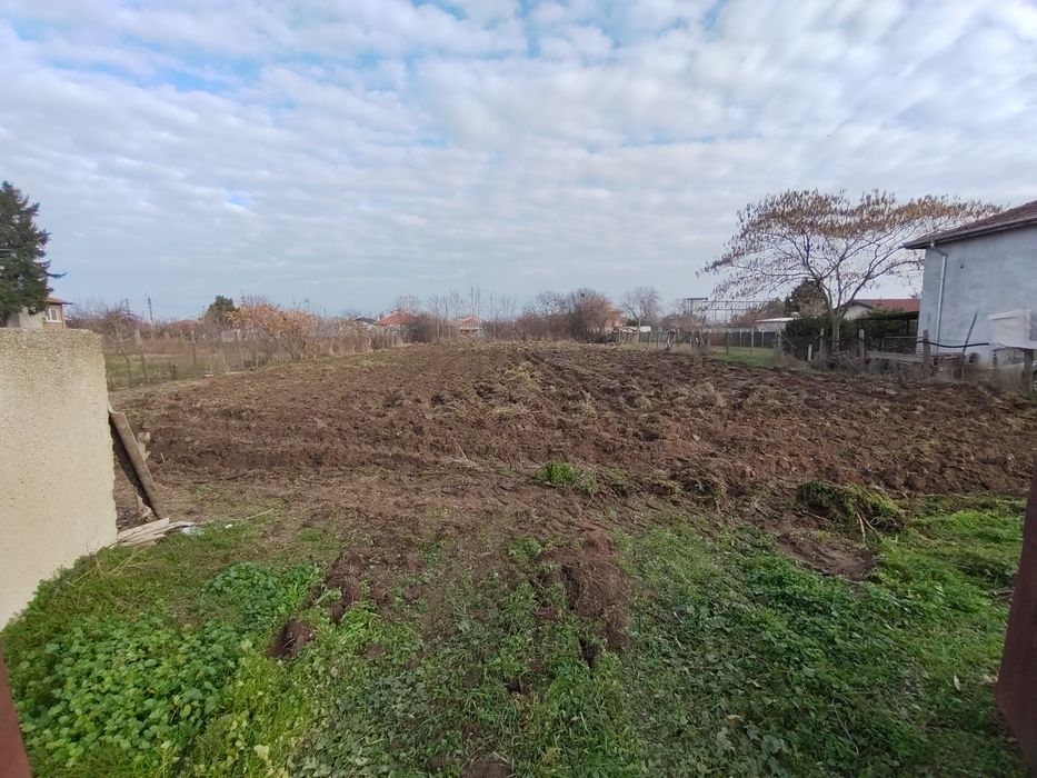 Дава се под наем Парцел в с. Скутаре, Област Пловдив - 1400 кв.м за 119.34 € - Снимка #1