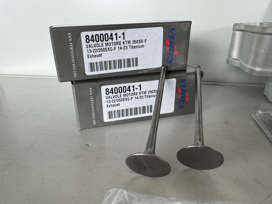 НОВ Комплект Цилиндър Бутало Клапани Гарнитури KTM SX-F 250 2013/2015