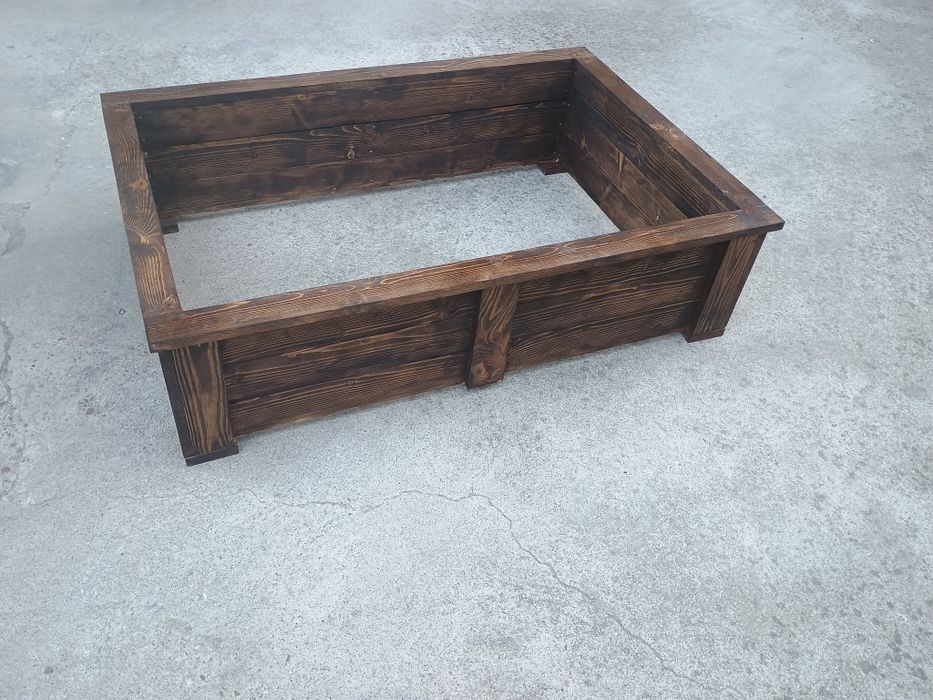 Продавам дървени кашпи